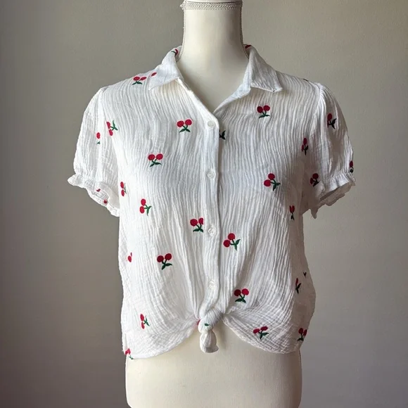 Mom Ami | Cherry Embroidered White Button-Up Blouse - Picture 2 of 9
